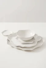 White lotus bordsporslin