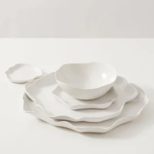 White lotus bordsporslin