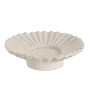 Vitt ljusfat i dekorativ cement